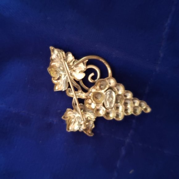 Vintage Danecraft Sterling Silver Grape Brooch - Picture 4 of 10